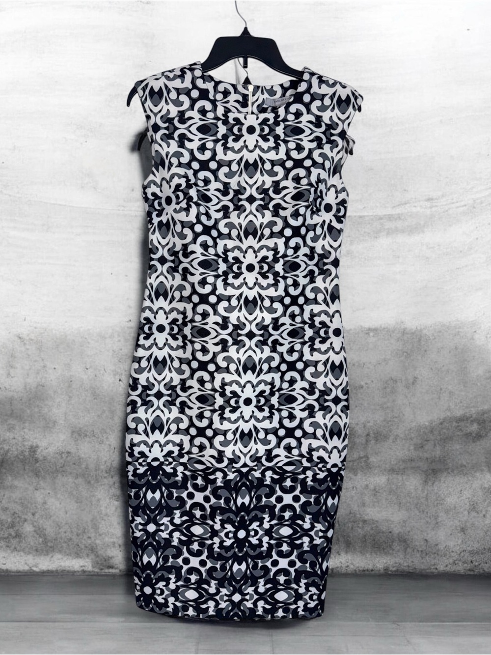 Black & White Patterned Cap-Sleeve Midi Dress size 6